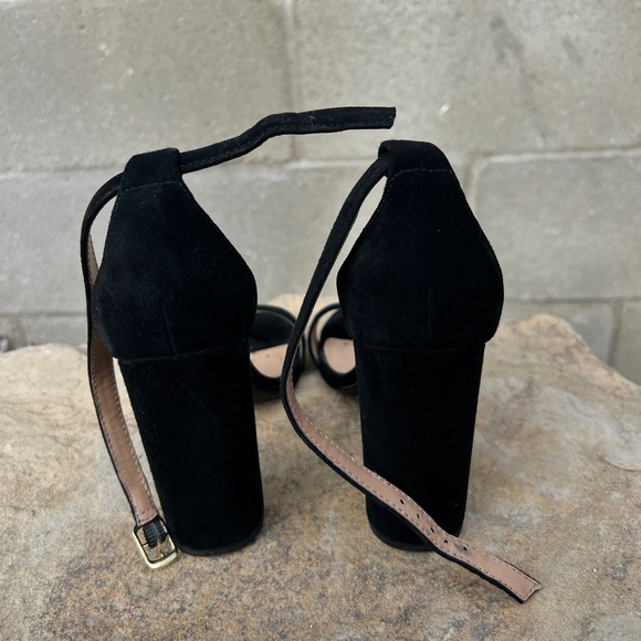 Steve Madden black heeled sandals 
Size 7 - Picture 3 of 4